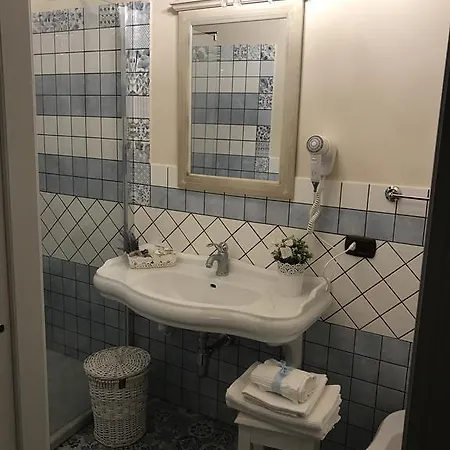 Vesta בית הארחה 3*